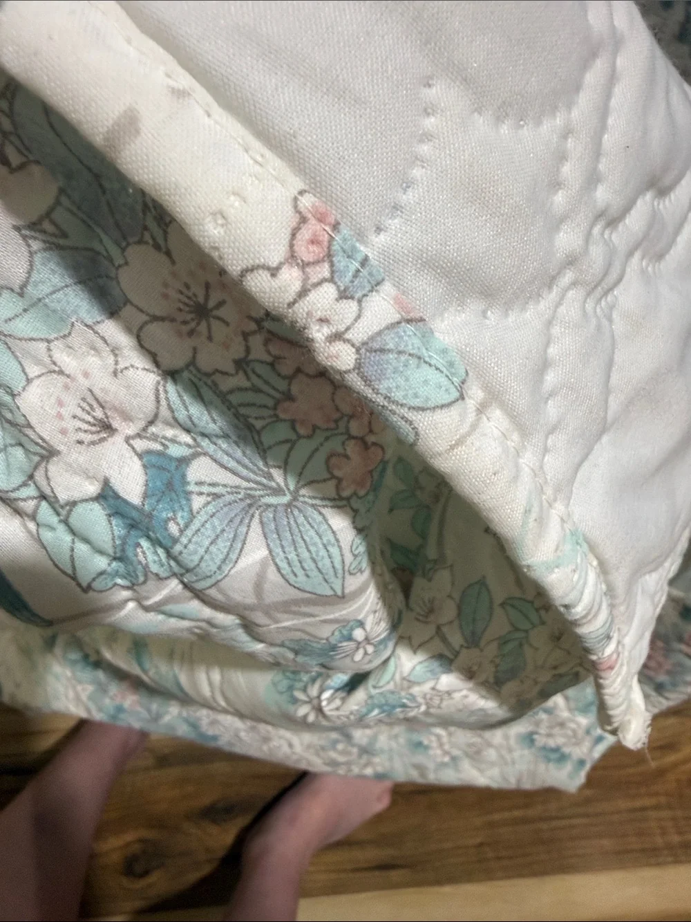 Vintage Cannon Floral Quilted Comforter in White with Blue & Pink Blooms twin